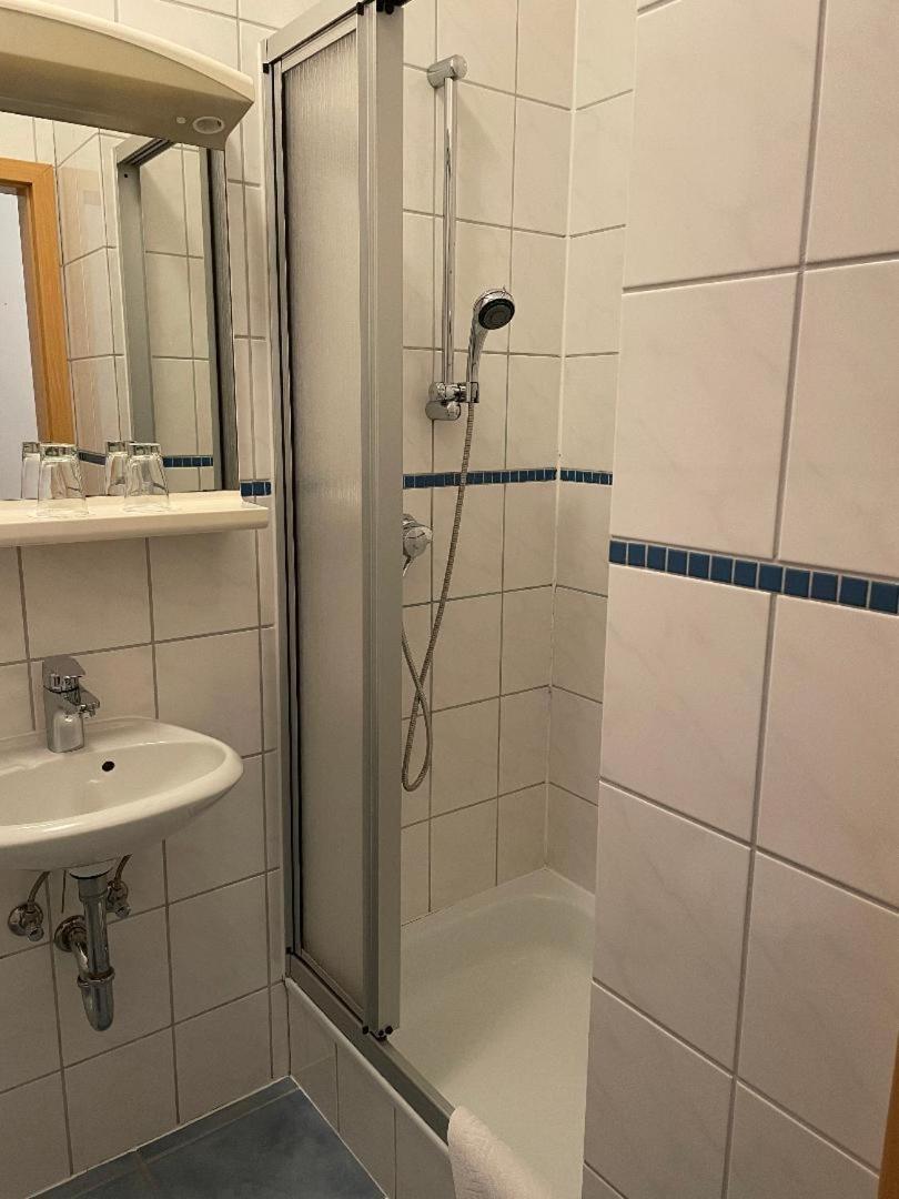 Hotel Zum Goldenen Loewen Sankt Goar Room photo