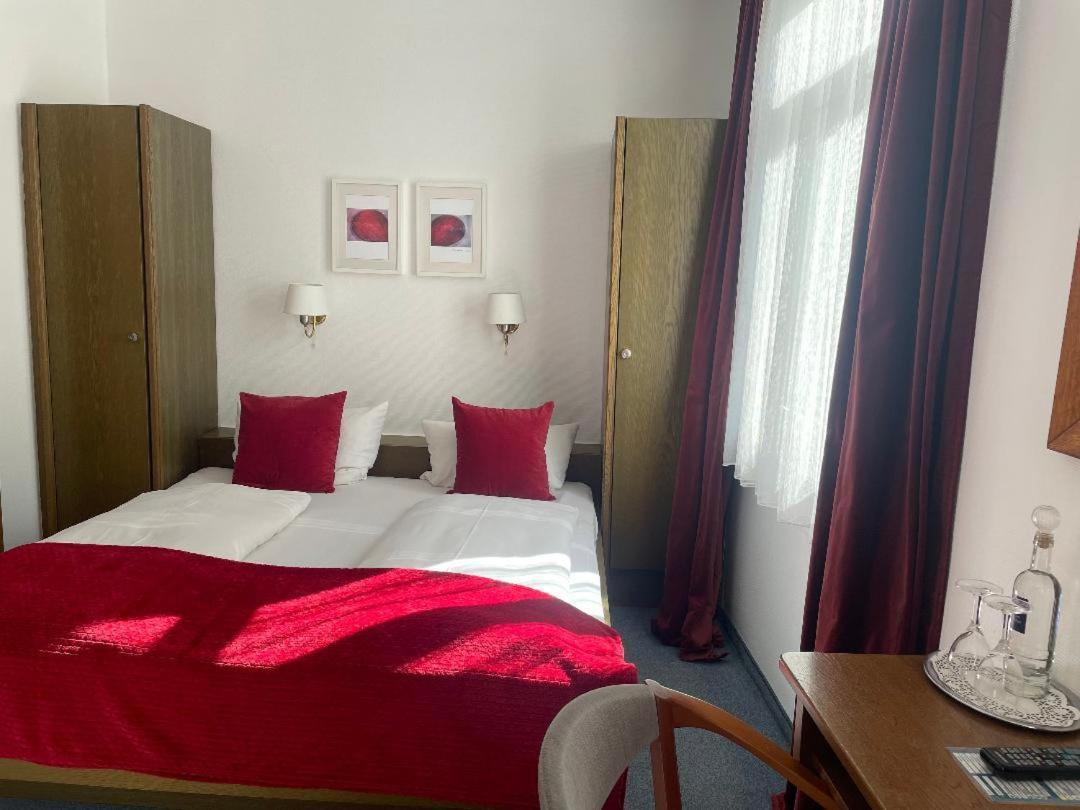 Hotel Zum Goldenen Loewen Sankt Goar Room photo